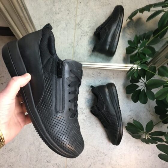 Andningsbara svarta sneakers från Green Comfort
