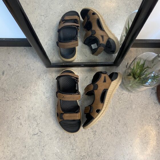 Brun herrvandalsandal från Whistler med bra hålfotsstöd