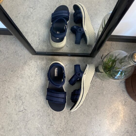 Skechers Max Cushioning Elite 2.0 Sandal med bra hålfotsstöd