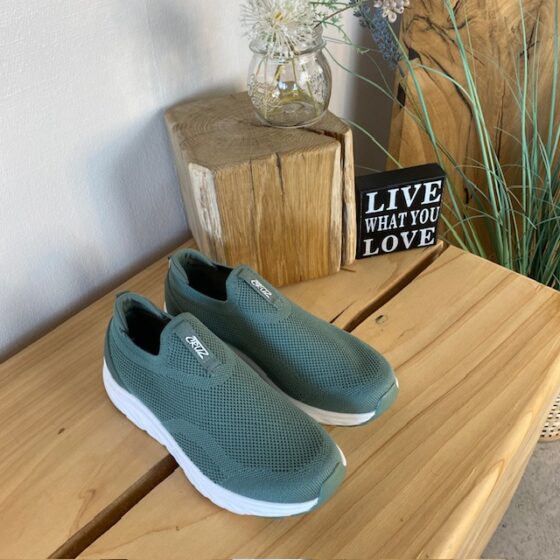 Grön slip on sko från Cruz med bra bredd