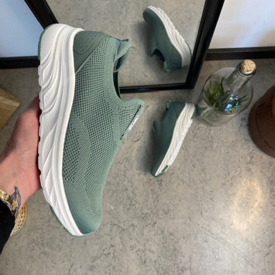 Grön slip on sko från Cruz med bra bredd