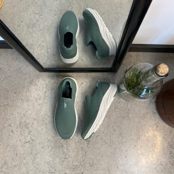 Grön slip on sko från Cruz med bra bredd