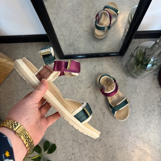 Lila/grön Woden sandal med bra hålfotsstöd.