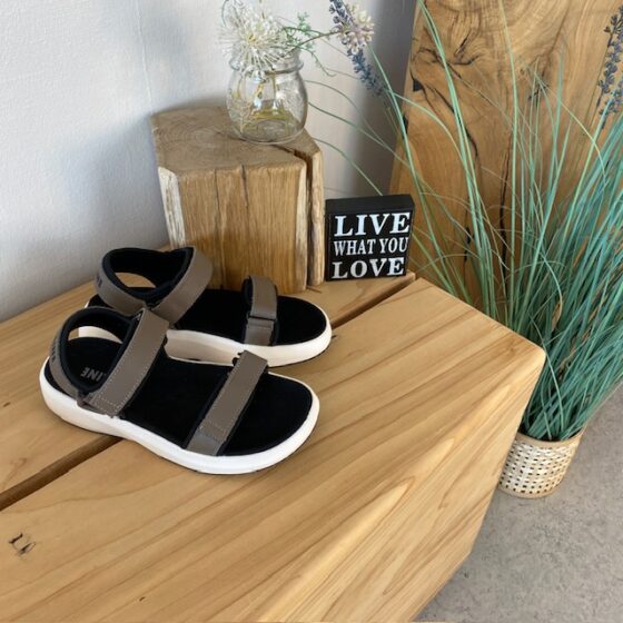 Brun Gaitline sandal med rullsula