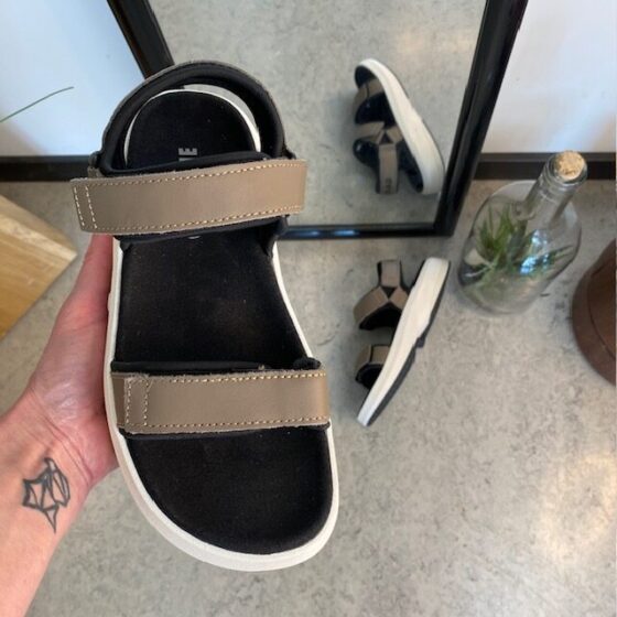 Brun Gaitline sandal med rullsula
