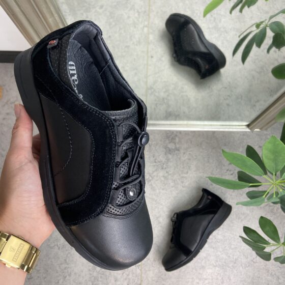 Skinn gåsko från Green Comfort med elastisk snörning och bra hålfotsstöd
