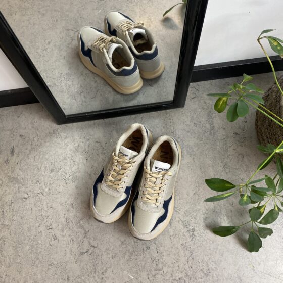 Woden sneakers med hög stötdämpning i sulan.