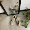 Woden sneakers med hög stötdämpning i sulan.