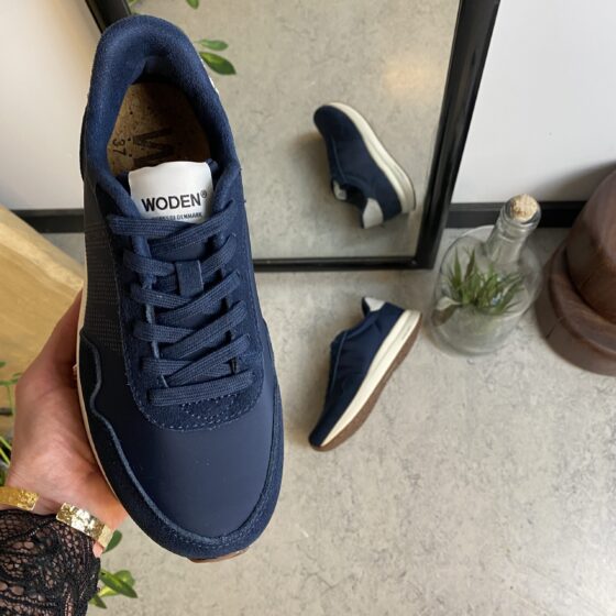 Navy Woden-skor med bra stötdämpning