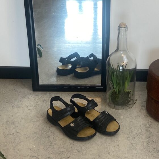 Svart Rieker lädersandal med uttagbar sula
