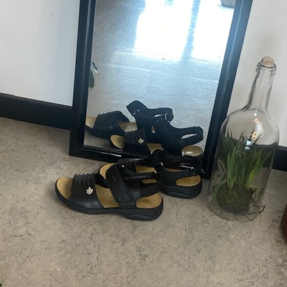 Svart Rieker lädersandal med uttagbar sula