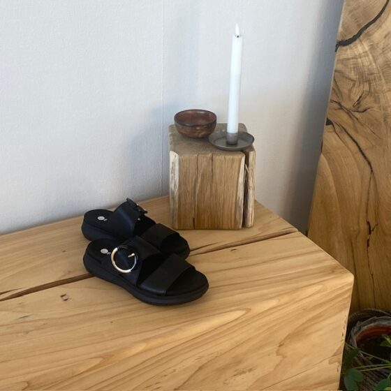 Svart Remonte slip-on skinnsandal med urtagbar sula