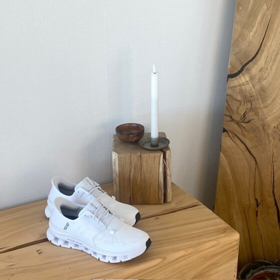 Vita Skechers Slip-Ins skor med mycket stötdämpning