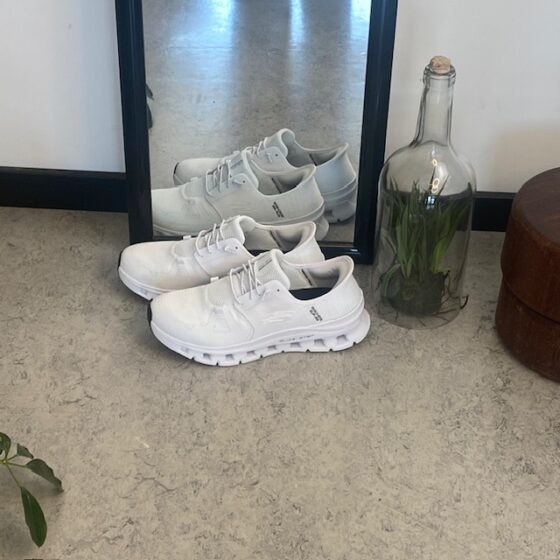 Vita Skechers Slip-Ins skor med mycket stötdämpning