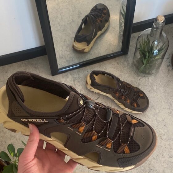 Merrell herresandal, stängd modell, bra bredd.