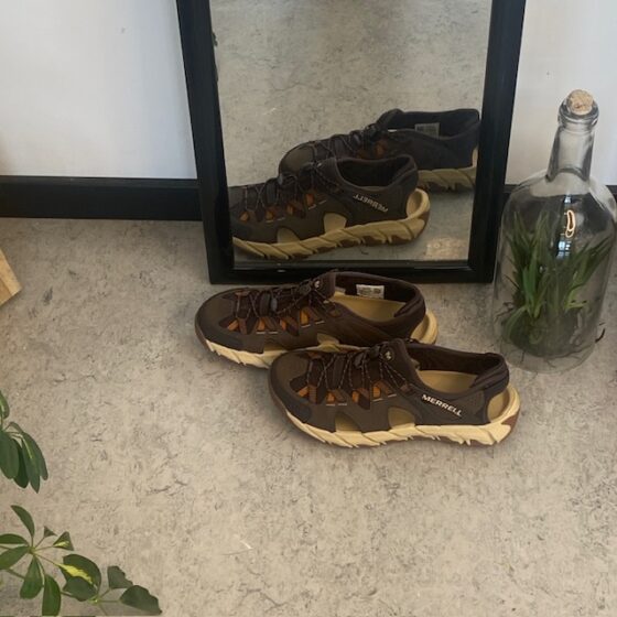 Merrell herresandal, stängd modell, bra bredd.