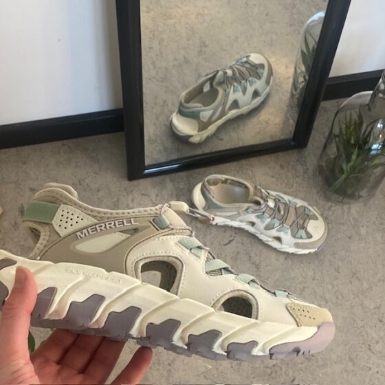 Merrell damsandal, stängd modell, bra bredd.