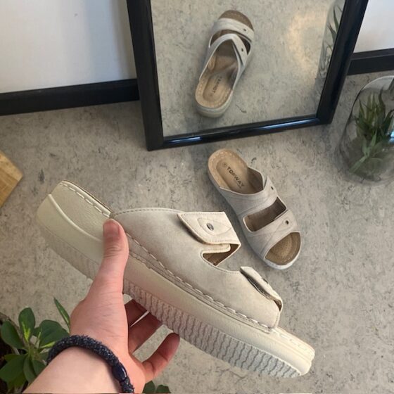 Ljus slip on sandal– enkel, mjuk och luftig för vardagens många steg