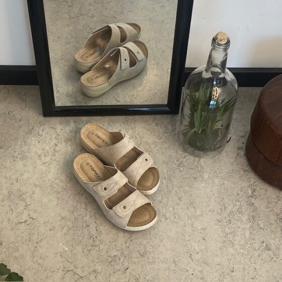 Ljus slip on sandal– enkel, mjuk och luftig för vardagens många steg