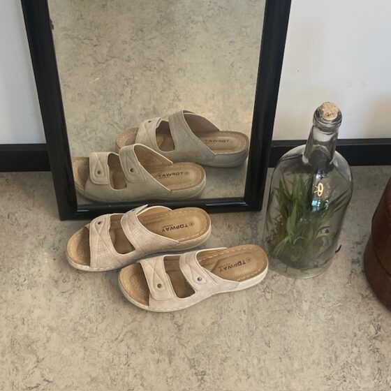 Ljus slip on sandal– enkel, mjuk och luftig för vardagens många steg