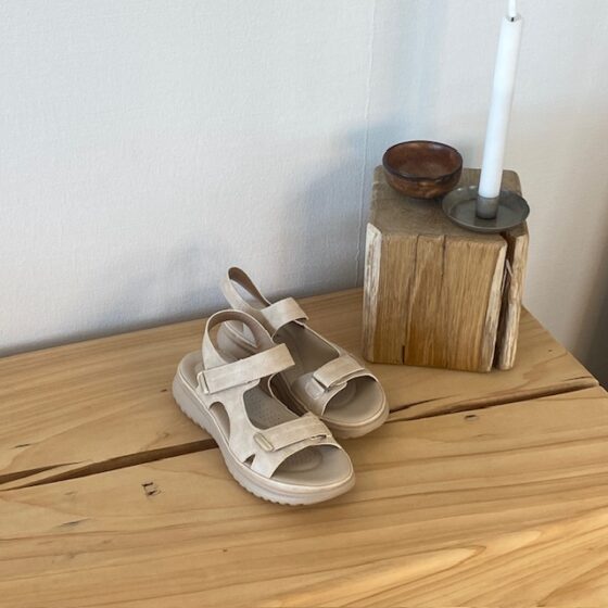 Elegant vardagssandal i ljus beige – för dig som uppskattar både komfort och stil
