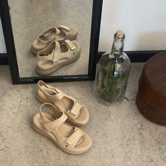 Elegant vardagssandal i ljus beige – för dig som uppskattar både komfort och stil