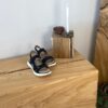 Klassisk svart sandal med ergonomisk komfort – för dig som går långt och står bekvämt