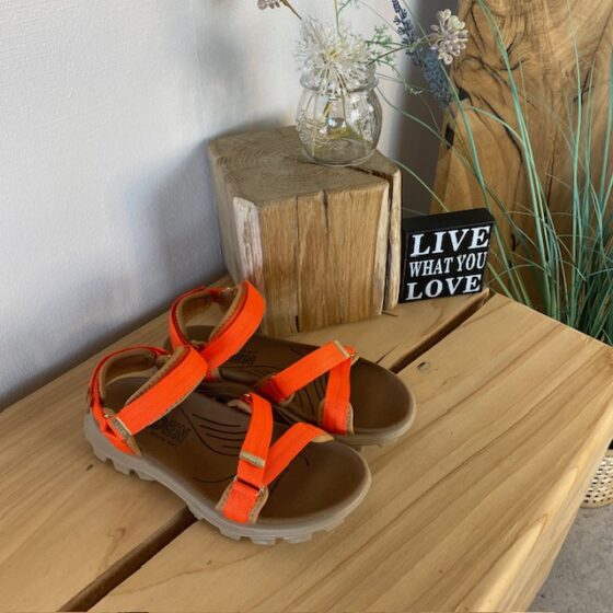 Orange Woden-sandal med bra hålfotsstöd