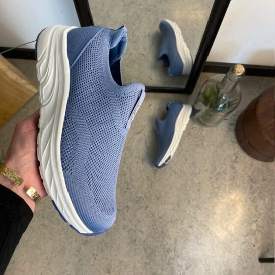 Blå slip on skor från Cruz med bra bredd
