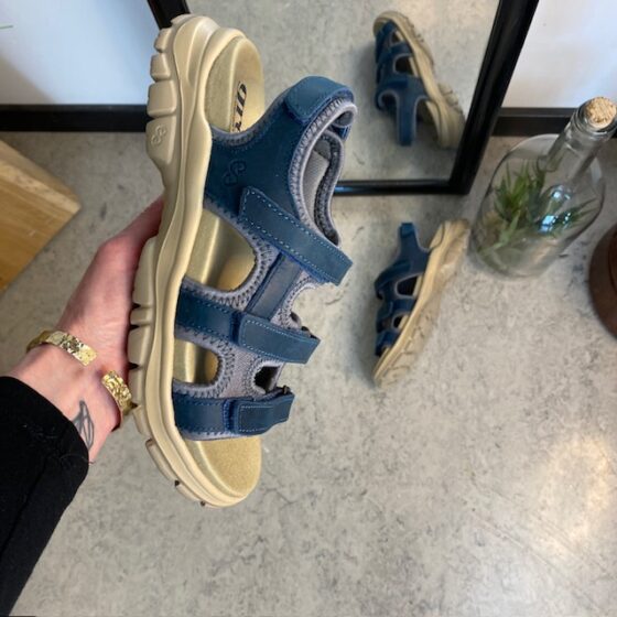 Stödjande blå sandal från Green Comfort