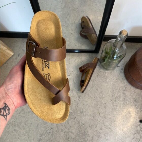 Biosandal i brunt med den mjukaste sulan