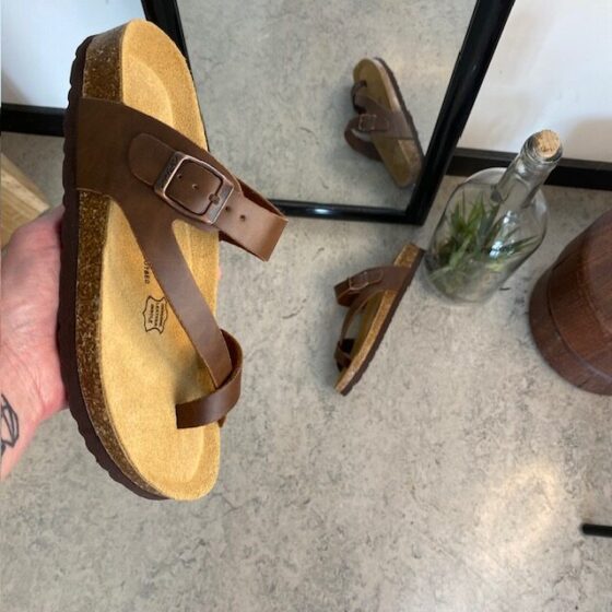 Biosandal i brunt med den mjukaste sulan