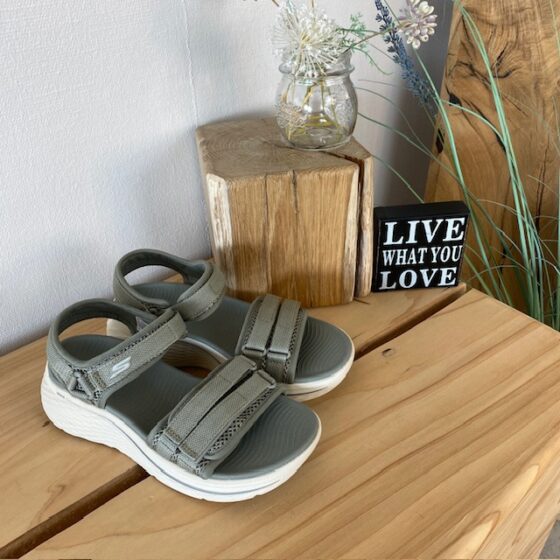 Grön Skechers Max Cushioning Elite 2.0 Sandal med bra hålfotsstöd