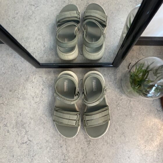 Grön Skechers Max Cushioning Elite 2.0 Sandal med bra hålfotsstöd