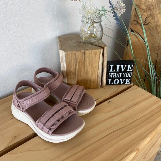 Rosa Skechers Max Cushioning Elite 2.0 Sandal med bra valvsupport