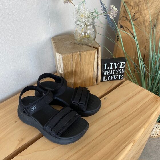 Svart Skechers Max Cushioning Elite 2.0 Sandal med bra hålfotsstöd