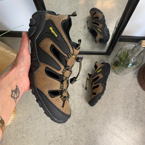 Utomhussandal för män i brun