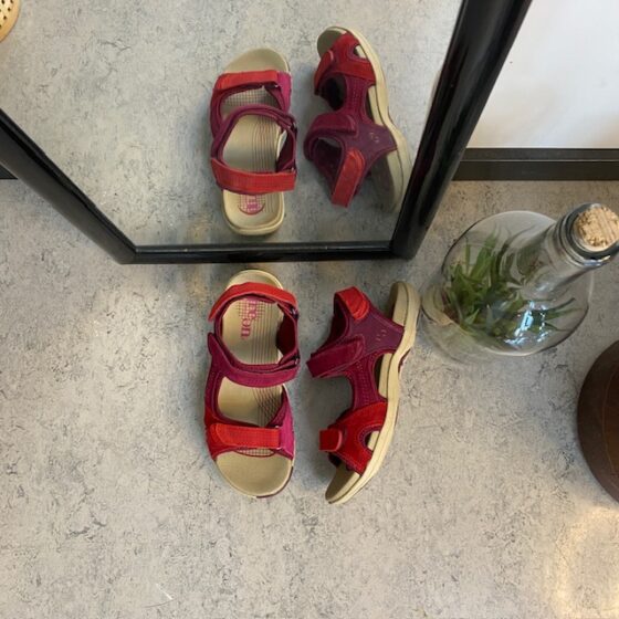 Röd Corsica-sandal från Green Comfort med bra hålfotsstöd