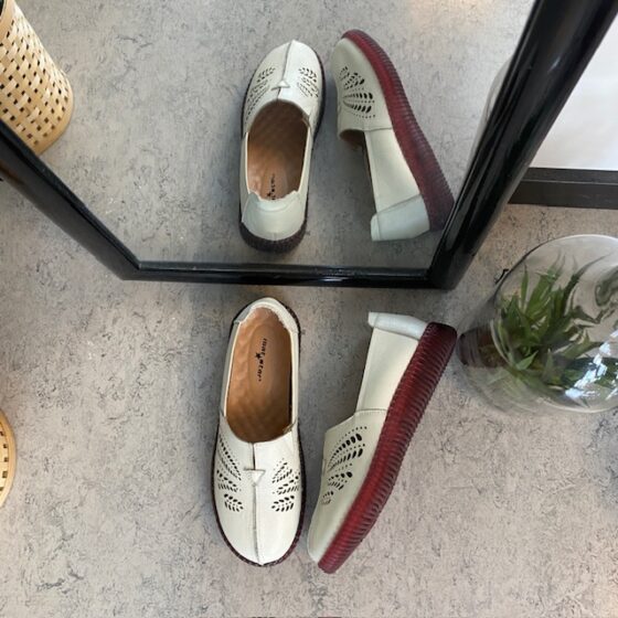 Beige ballerina i skinn