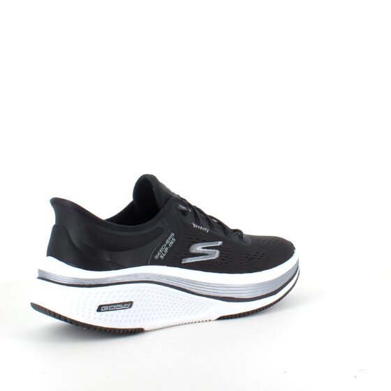 Svarta slip-ins skor från Skechers med elastisk snörning