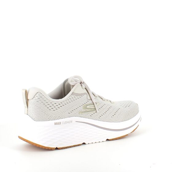 Beige Skechers Max Cushion skor – optimal stöd och oöverträffad komfort.
