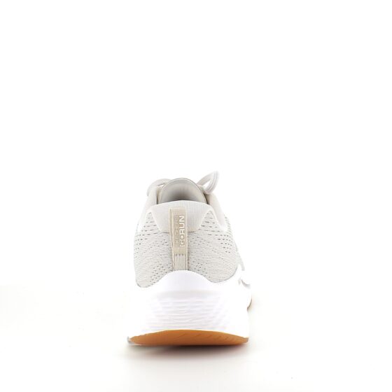 Beige Skechers Max Cushion skor – optimal stöd och oöverträffad komfort.