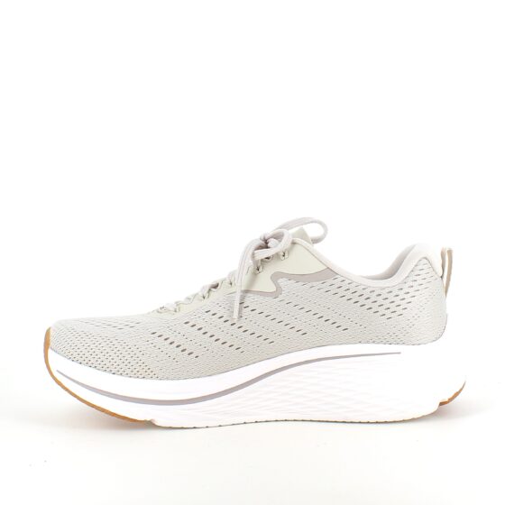 Beige Skechers Max Cushion skor – optimal stöd och oöverträffad komfort.