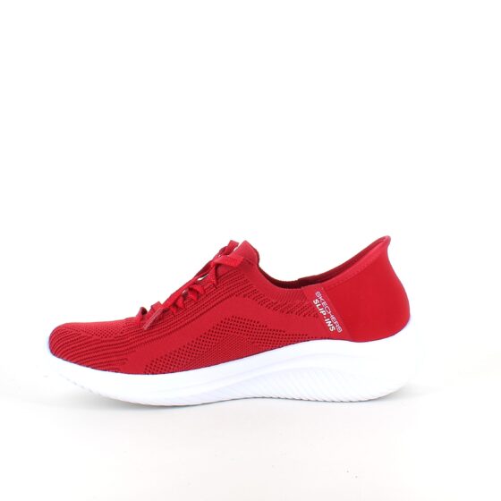 Röd Skechers Slip-ins med glittrande detaljer.
