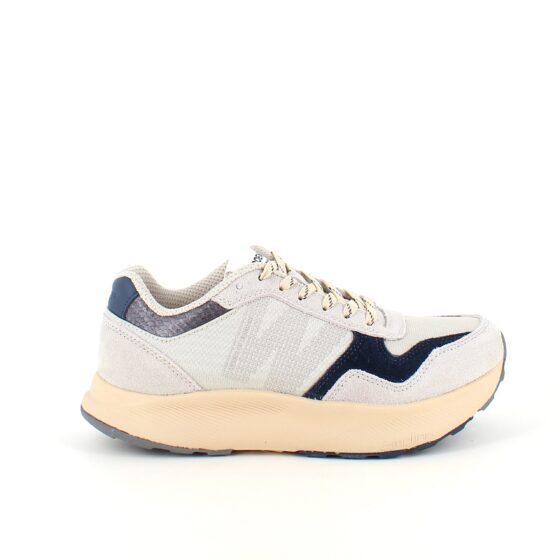 Woden sneakers med hög stötdämpning i sulan.