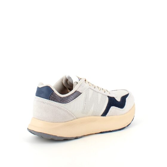 Woden sneakers med hög stötdämpning i sulan.