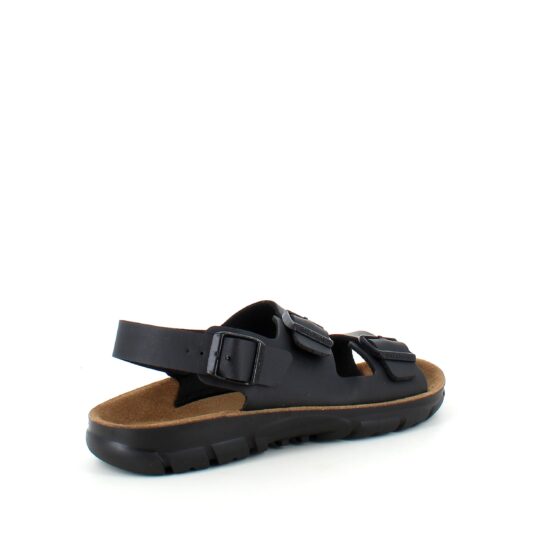 Svart Birkenstock Kano sandal med halkfria sulor.