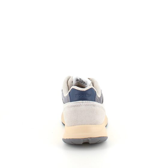 Woden sneakers med hög stötdämpning i sulan.