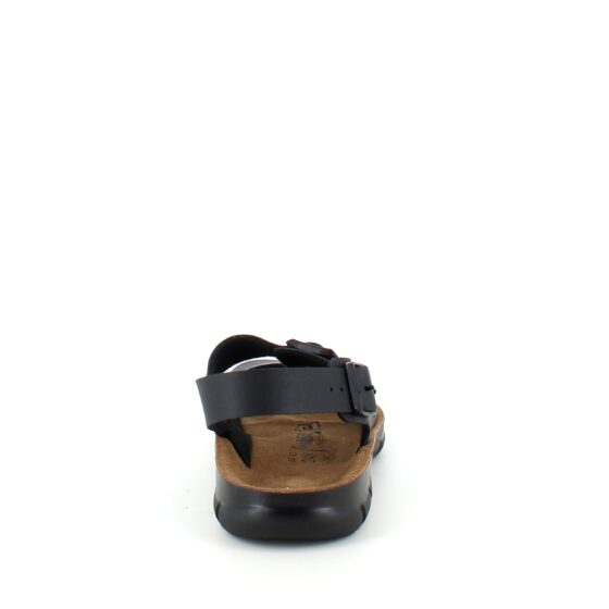 Svart Birkenstock Kano sandal med halkfria sulor.