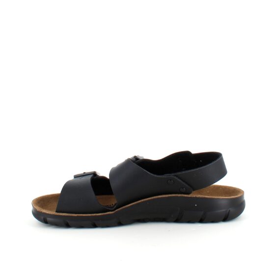 Svart Birkenstock Kano sandal med halkfria sulor.